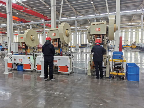 聚焦棗莊市 工業(yè)強市 產(chǎn)業(yè)興市 項目建設(shè)現(xiàn)場推進會 臺兒莊區(qū)盛世機械建材裝備智能制造項目,在國內(nèi)石膏粉生產(chǎn)線裝備領(lǐng)域綜合排名第一