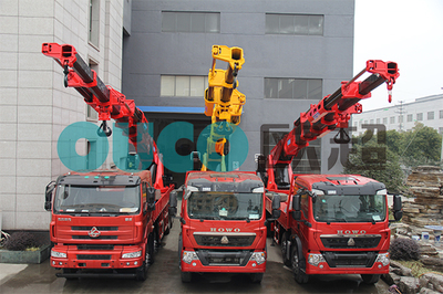 小型隨車(chē)吊 靈活高效的物流裝卸解決方案