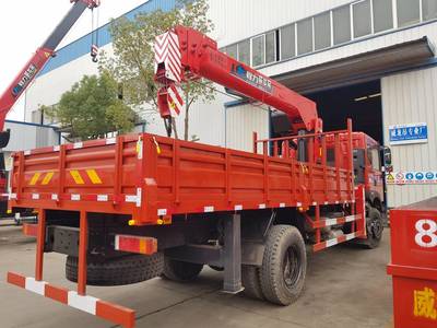 東風特商單橋8噸180馬力威龍科技隨車吊挖機拖車 工程運輸領域的多面手